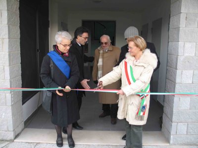 Momento del taglio del nastro alla presenza del Presidente della Provincia di Bologna Beatrice Draghetti