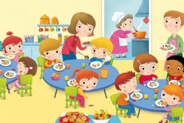 bambini che pranzano in una mensa scolastica